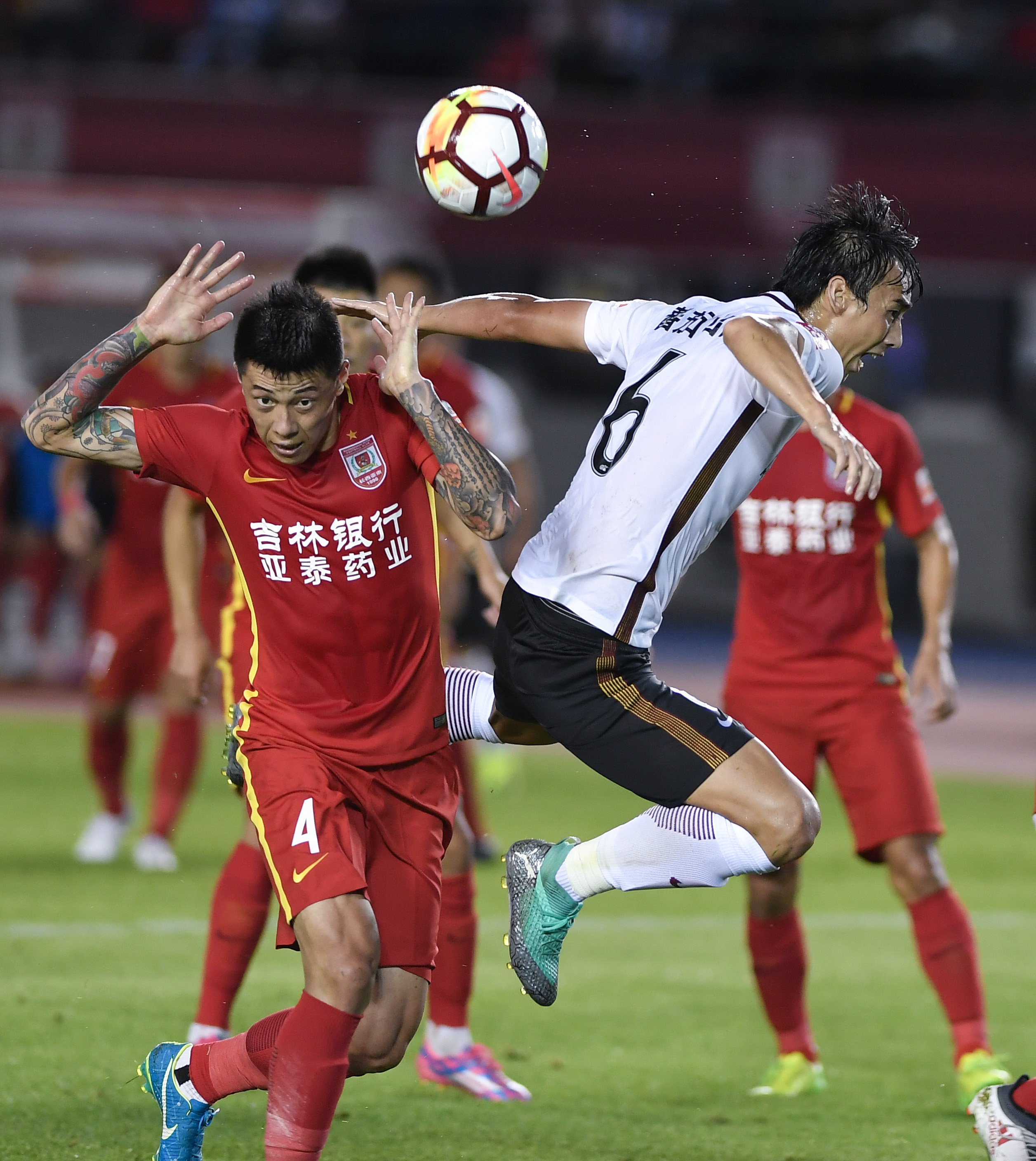包含华夏幸福主场逼平深圳，降级形势不容乐观的词条