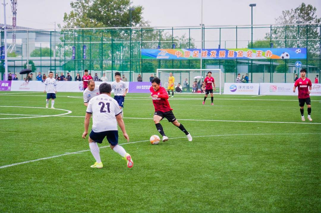 精彩瞬间回顾!足球赛事燃情上演! 精彩瞬间回顾!足球赛事燃情上演!