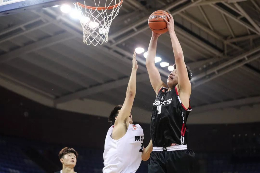 江西男篮大胜对手,犹如江河之势势不可挡 江西男篮大胜对手,犹如江河之势势不可挡