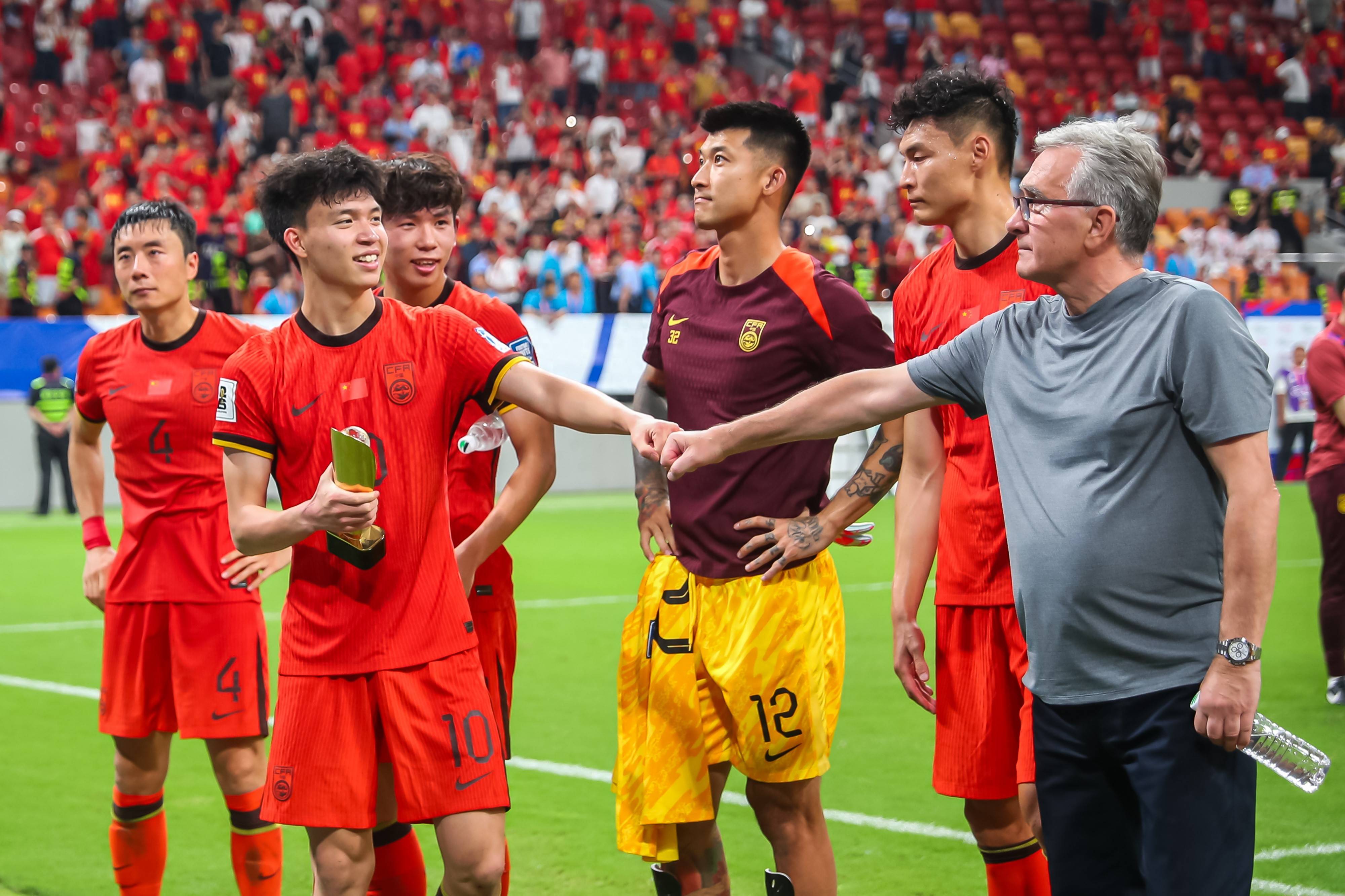 本土球队在国际足球舞台上引发关注