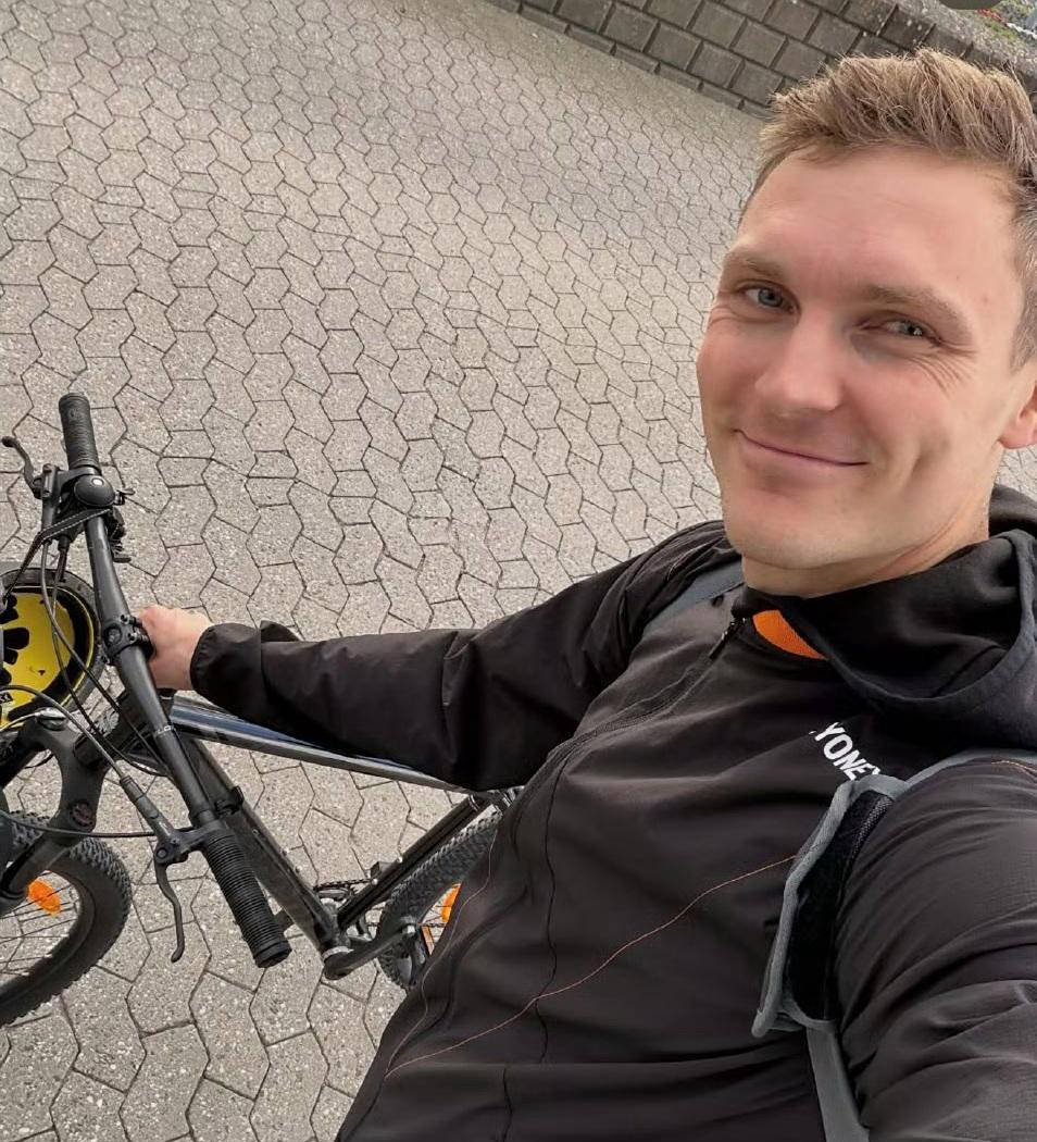 关于印尼羽毛球队绝地反击英格兰羽毛球队，安赛龙统治全场的信息